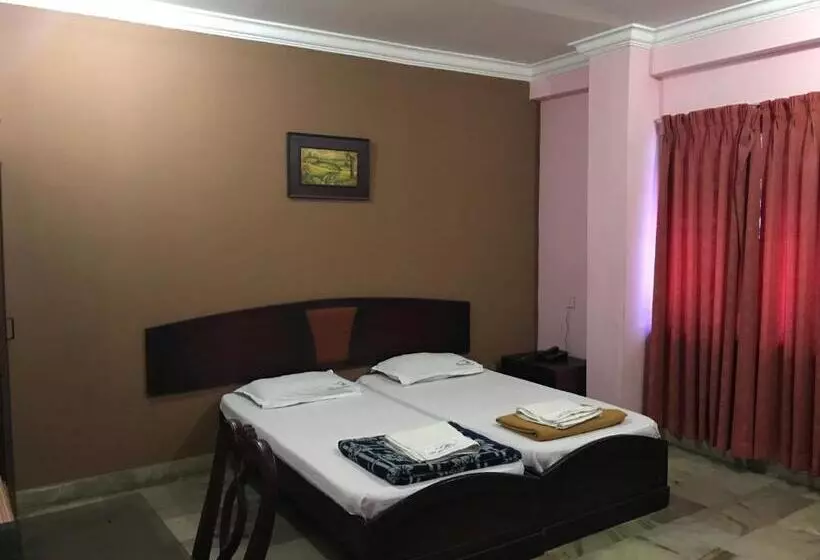 ホテル Indraprastham Tourist Home