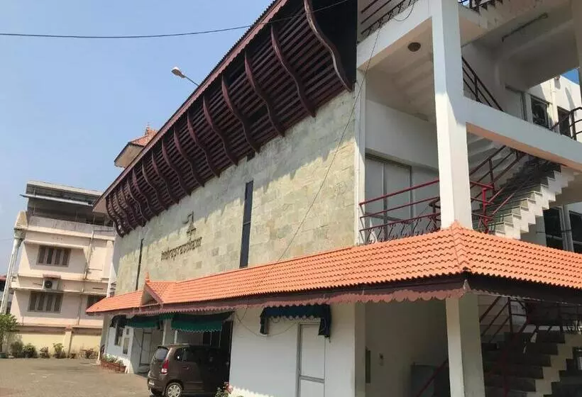 ホテル Indraprastham Tourist Home