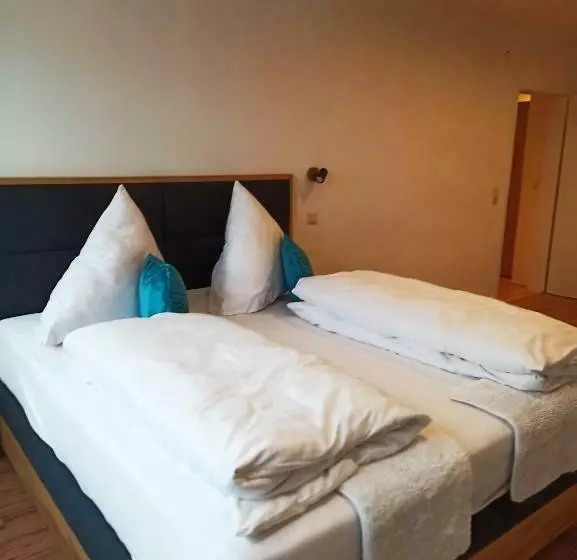 Majatalo Gästezimmer / Weingut Peter