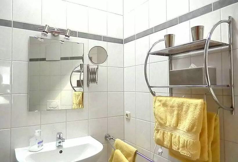 Majatalo Gästezimmer / Weingut Peter