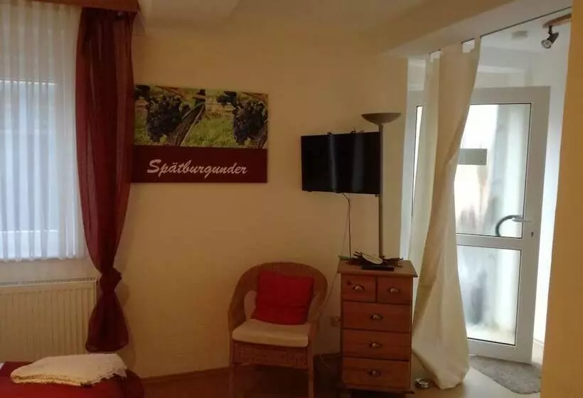 Majatalo Gästezimmer / Weingut Peter