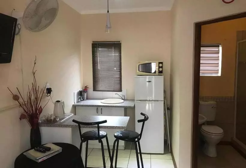 Aamiaismajoitus (B&B) Lazy Gecko Accommodation