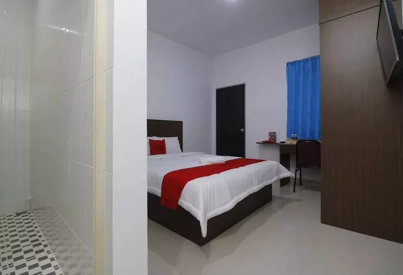 Hotelli Reddoorz Plus Near Kepri Mall