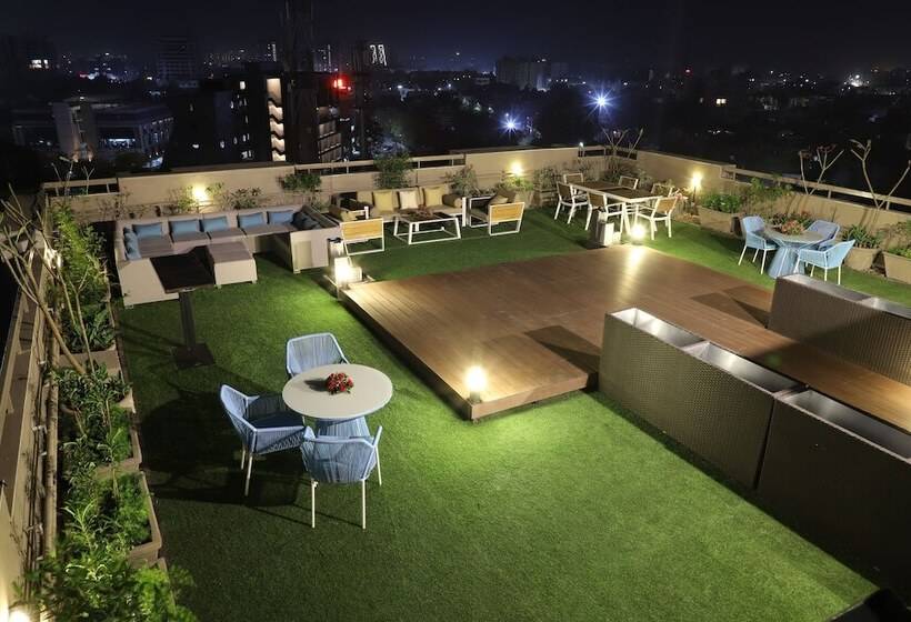 בית מלון כפרי Tribecca Residency