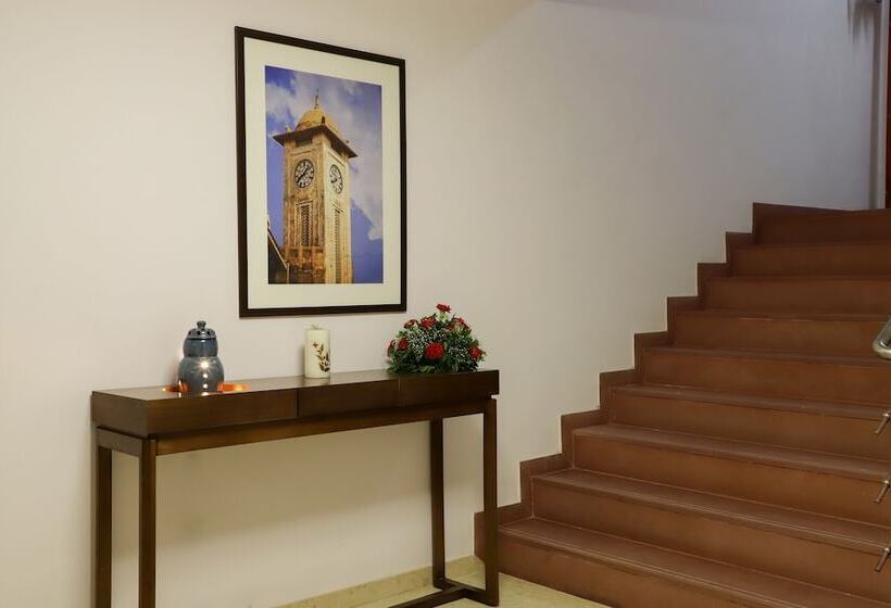 בית מלון כפרי Tribecca Residency