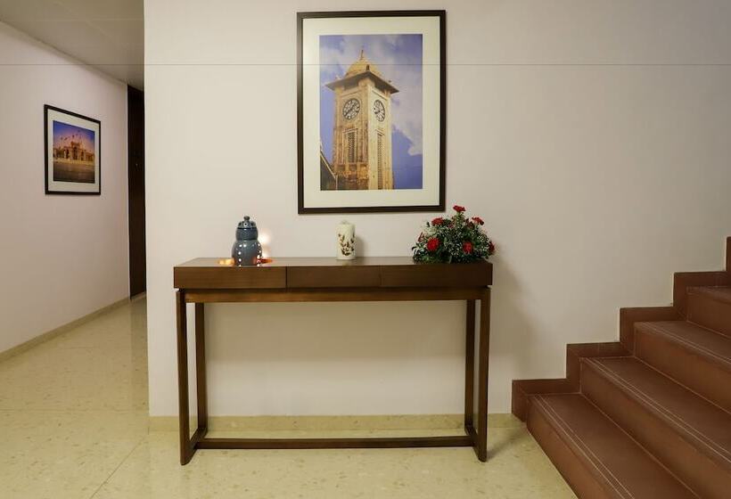 בית מלון כפרי Tribecca Residency