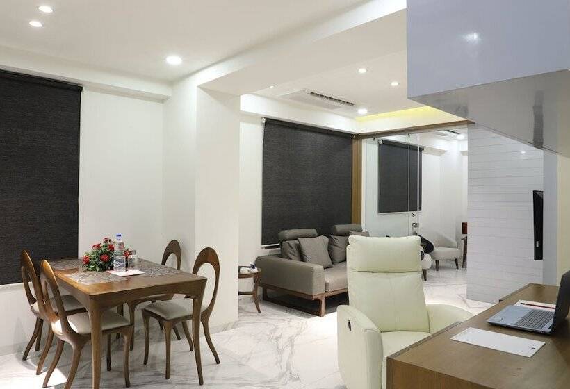 בית מלון כפרי Tribecca Residency