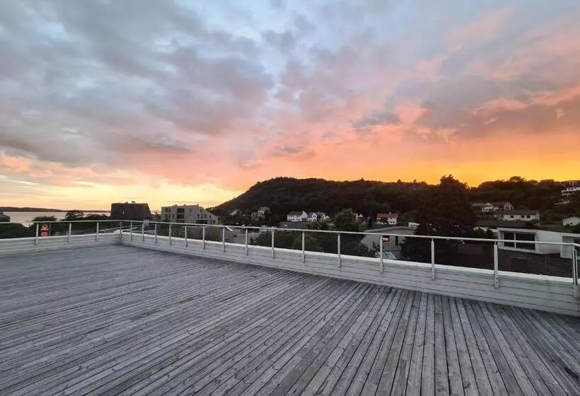 Lilland Hostel Tau