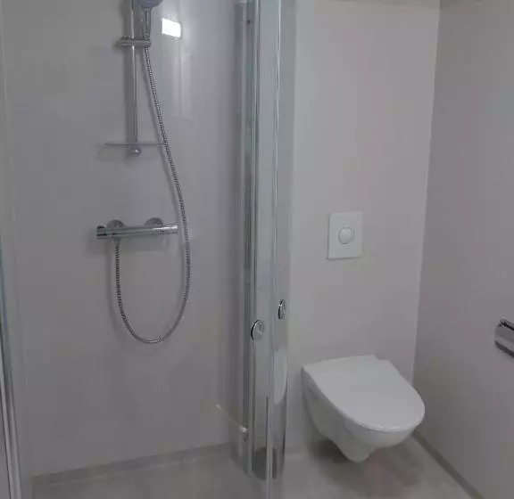 Lilland Hostel Tau