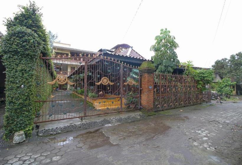 פנסיון Reddoorz Plus @ Maguwo