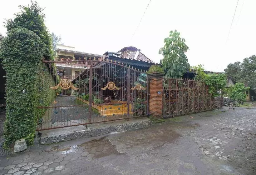 ペンション Reddoorz Plus @ Maguwo