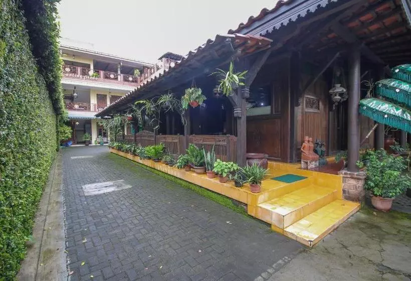 ペンション Reddoorz Plus @ Maguwo