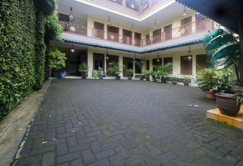 פנסיון Reddoorz Plus @ Maguwo