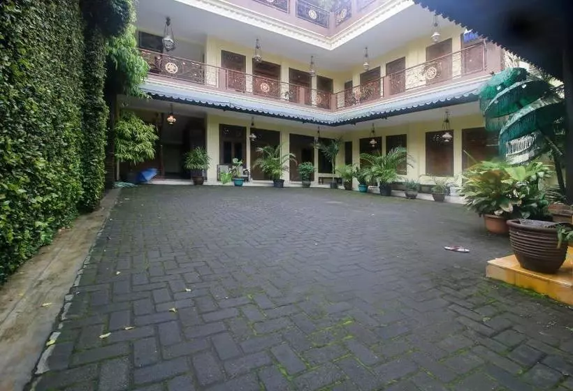 ペンション Reddoorz Plus @ Maguwo