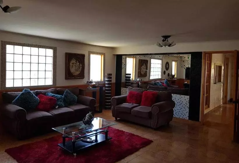 Retkeilymaja Residencial Mi Casa