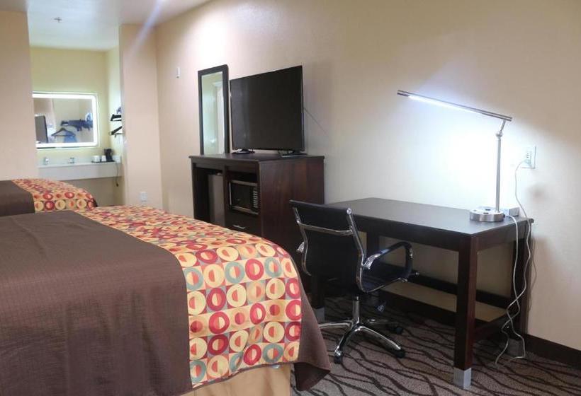 فندق على الطريق Express Inn And Suites