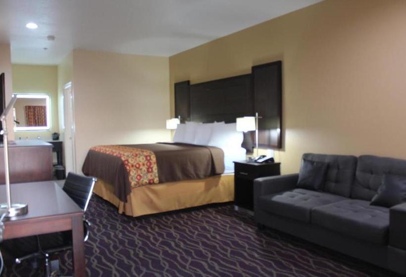 فندق على الطريق Express Inn And Suites