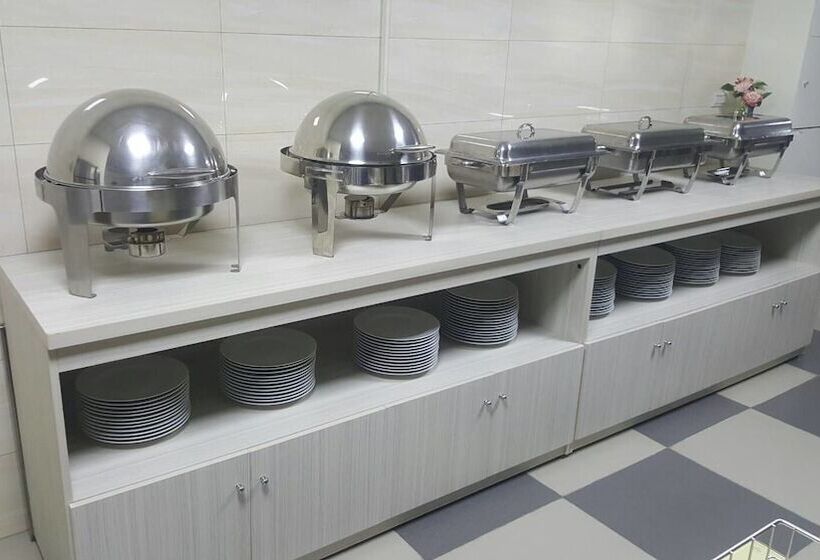 Schronisko Gin Jian Commercial