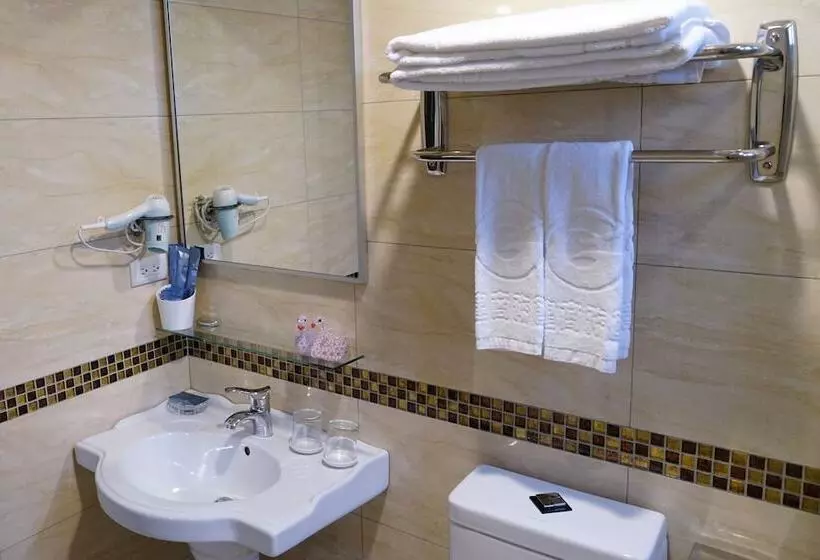 هاستل Gin Jian Commercial