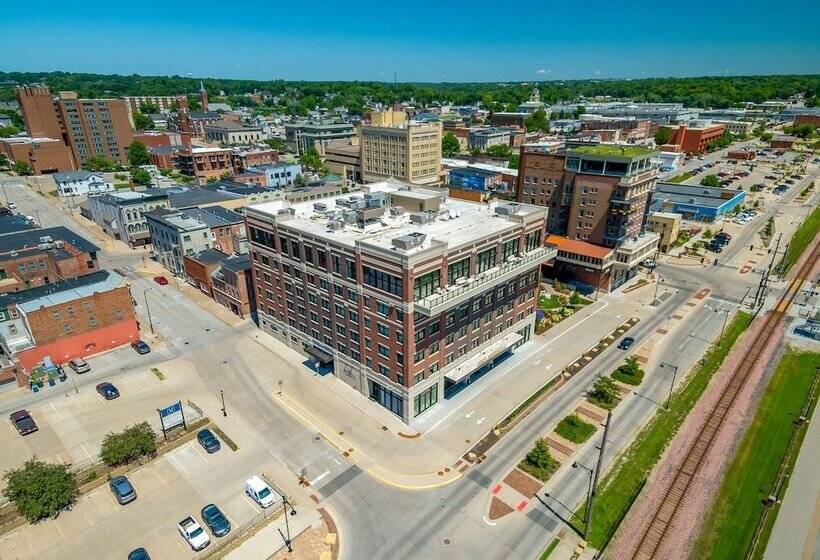 The Merrill Hotel & Conference Center, Muscatine, A Tribute Portfolio