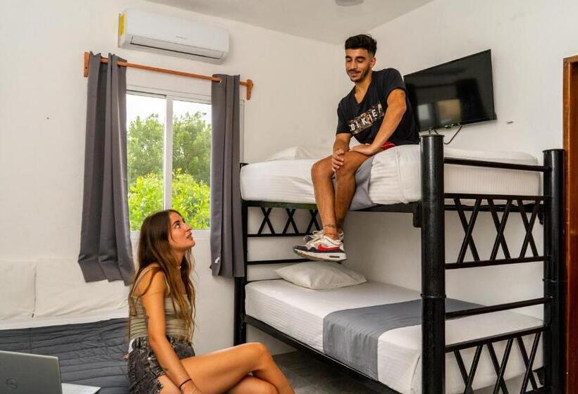 Che Holbox Hostel & Bar Adults Only