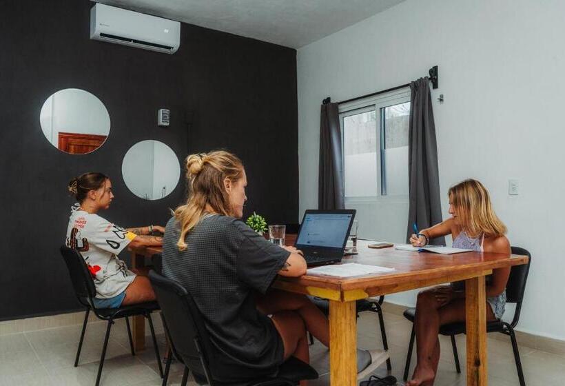 Che Holbox Hostel & Bar Adults Only