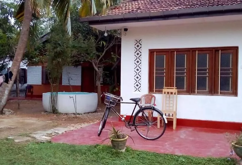 پانسیون Siri Medura Surf Yoga Meditation Guesthouse And Hostel