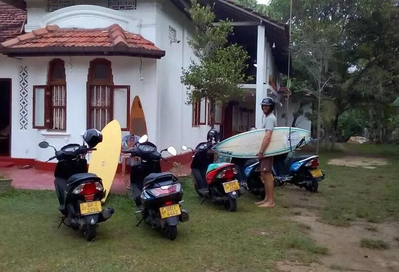 پانسیون Siri Medura Surf Yoga Meditation Guesthouse And Hostel