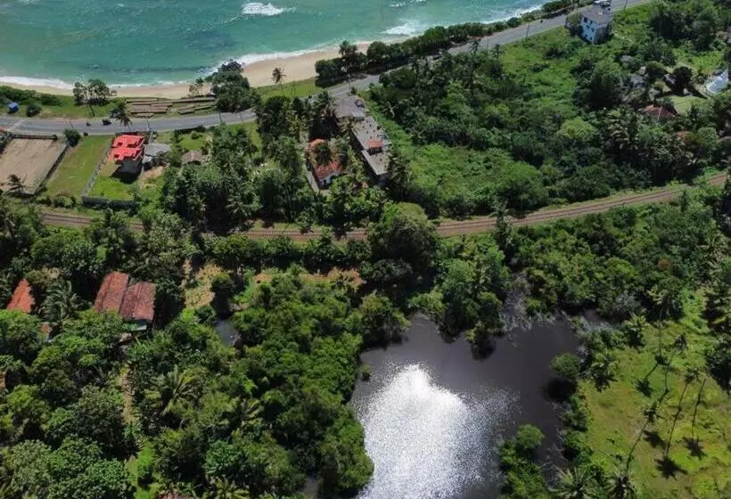 پانسیون Siri Medura Surf Yoga Meditation Guesthouse And Hostel