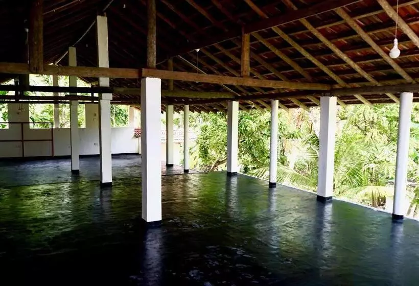 پانسیون Siri Medura Surf Yoga Meditation Guesthouse And Hostel