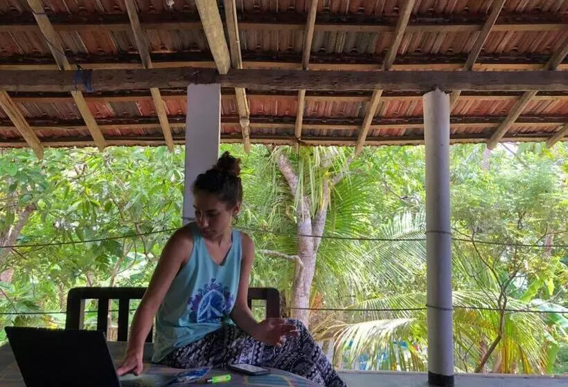 پانسیون Siri Medura Surf Yoga Meditation Guesthouse And Hostel