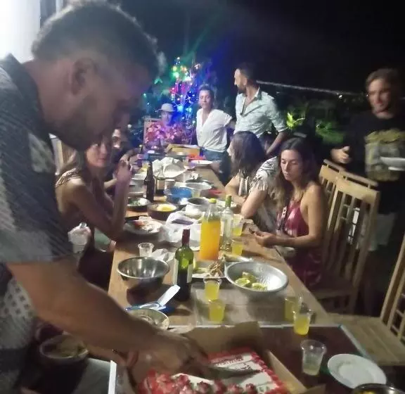 پانسیون Siri Medura Surf Yoga Meditation Guesthouse And Hostel