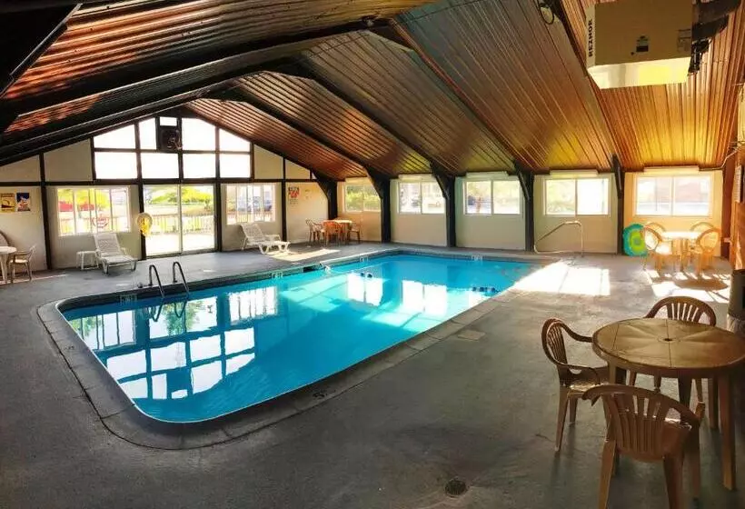 Hotelli Adirondack Efficiencies