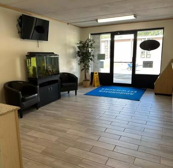 Hotelli Adirondack Efficiencies