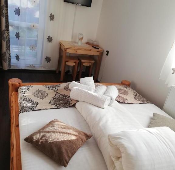 پانسیون Elder Villa