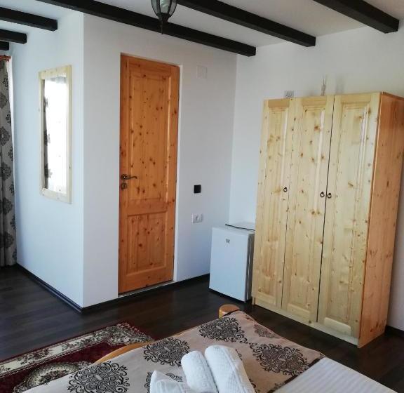 پانسیون Elder Villa