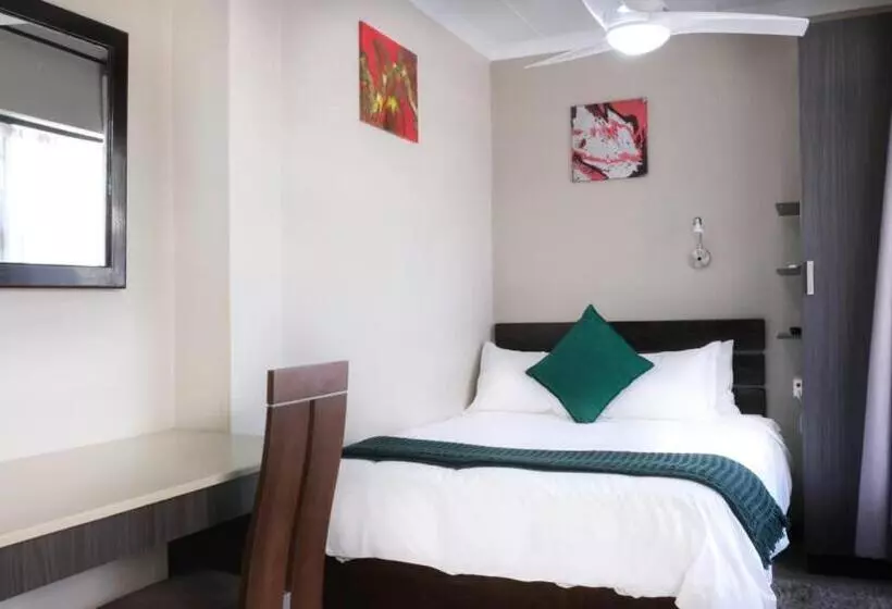 پانسیون Nahoon Eco Lodge On Mackenzie