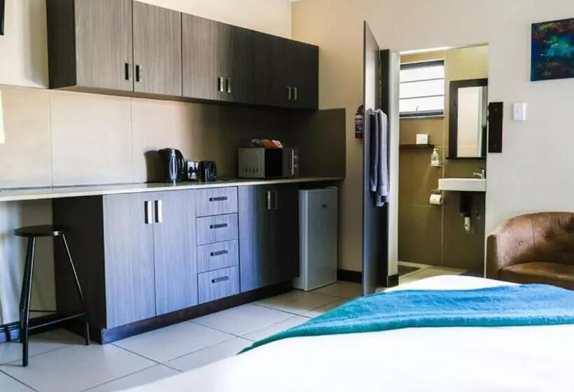 پانسیون Nahoon Eco Lodge On Mackenzie