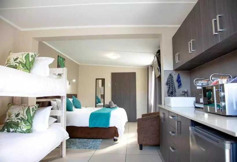 پانسیون Nahoon Eco Lodge On Mackenzie