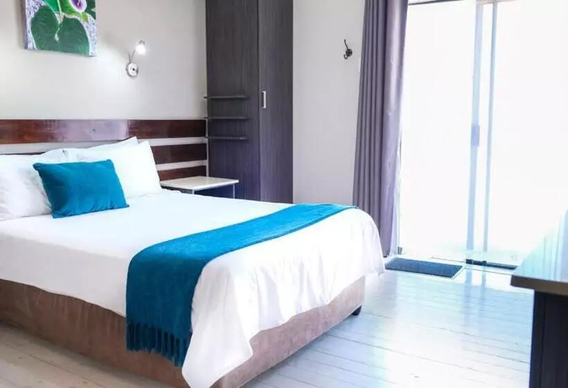 پانسیون Nahoon Eco Lodge On Mackenzie