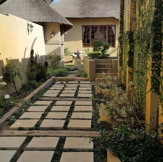 膳宿费 The Three Countries Estate