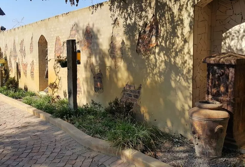 پانسیون The Three Countries Estate