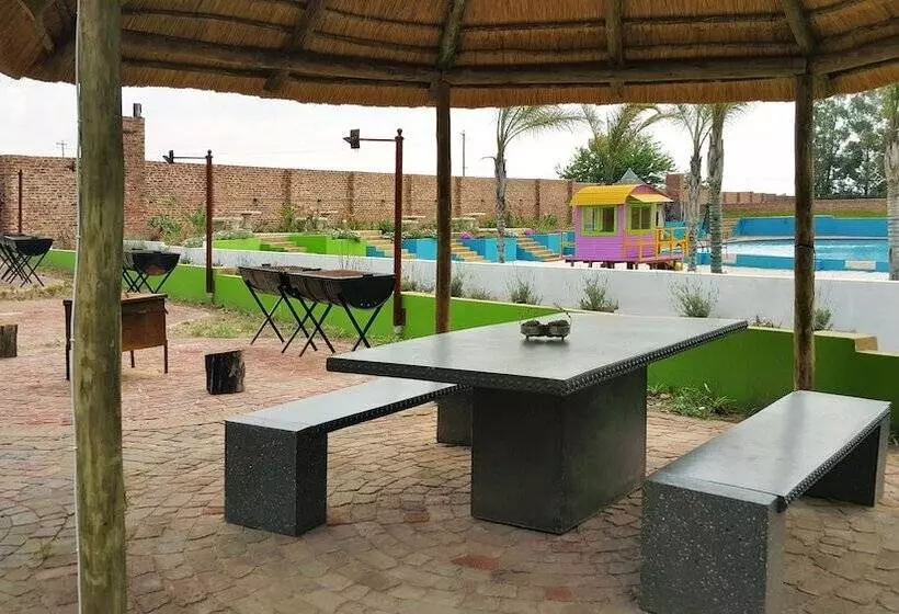 پانسیون The Three Countries Estate