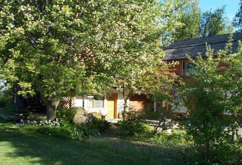 Alaska Chalet Bed & Breakfast