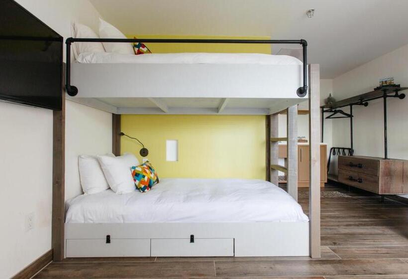 فندق على الطريق Surfhouse