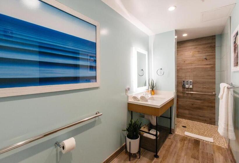 فندق على الطريق Surfhouse