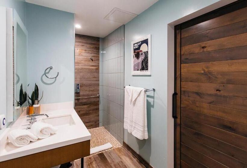 فندق على الطريق Surfhouse