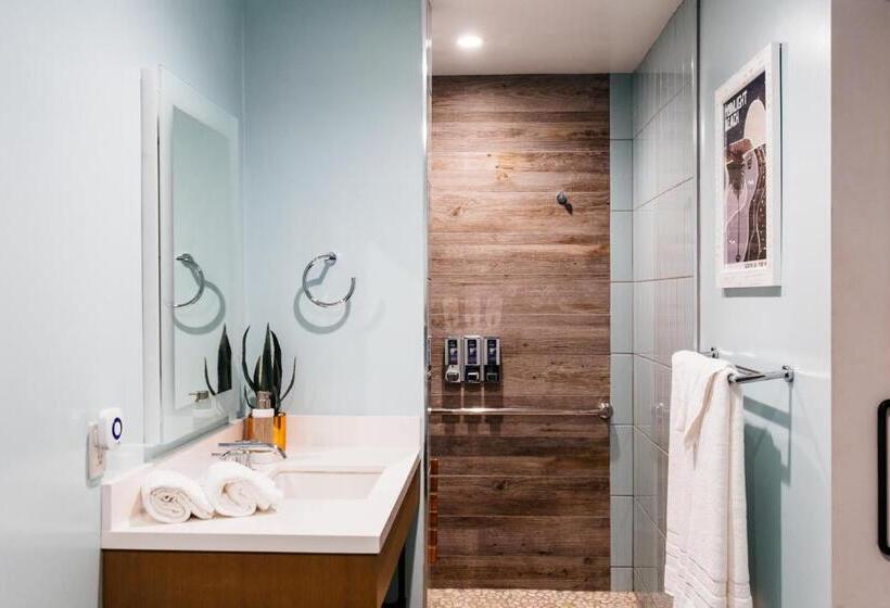 فندق على الطريق Surfhouse