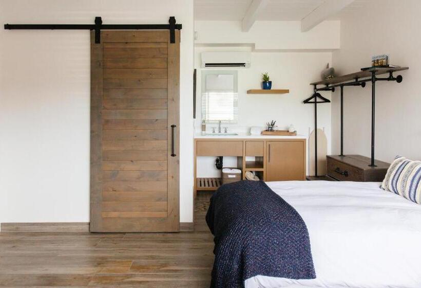 فندق على الطريق Surfhouse