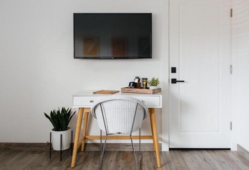 فندق على الطريق Surfhouse